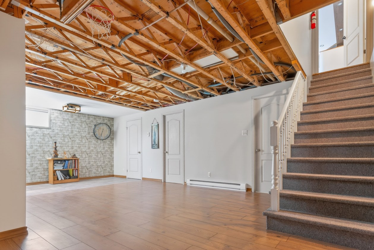 Escalier — 6 Rue Martel, Kingsey Falls, J0A 1B0, Kingsey Falls