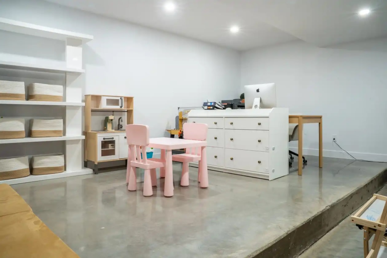 Salle de jeux — 39 Chem. des Bouleaux, Sainte-Anne-des-Lacs, J0R 1B0, Sainte-Anne-des-Lacs