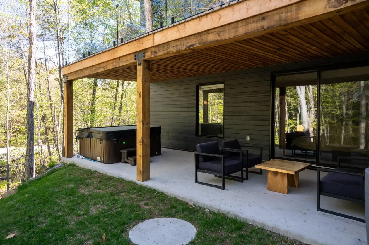 Spa — 39 Chem. des Bouleaux, Sainte-Anne-des-Lacs, J0R 1B0, Sainte-Anne-des-Lacs