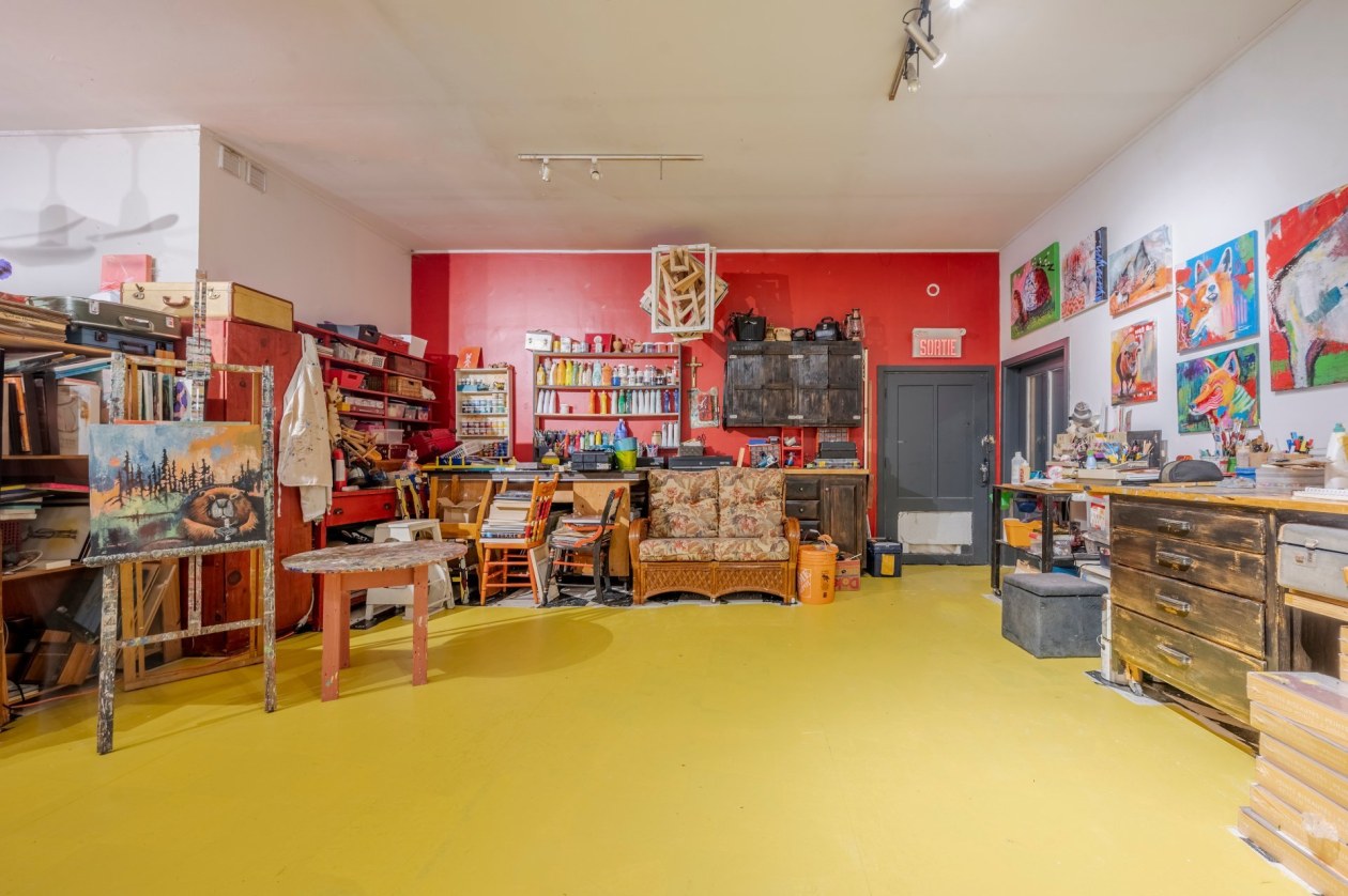 Salon — 109, 3e Rue, Saint-Fabien, G0L2Z0, Saint-Fabien