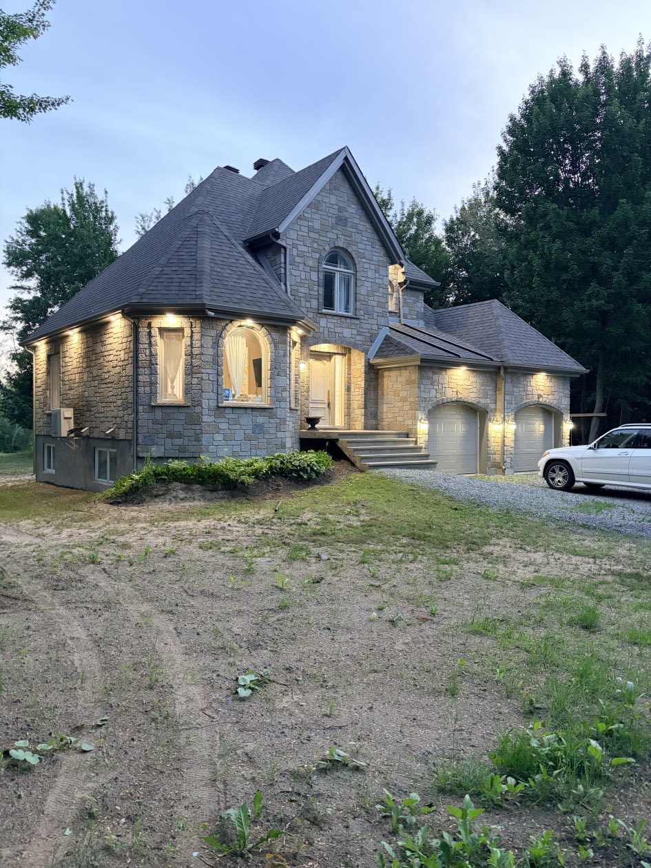 12700 Blvd. Laurier