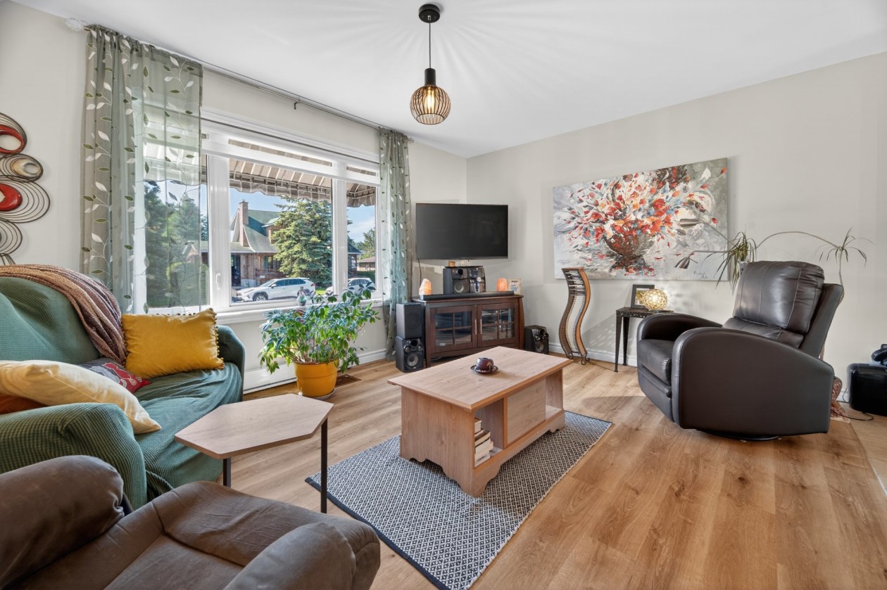 Salon — 510, Rue du Marquis-De-Vaudreuil, Rimouski, G5N1B3, Rimouski