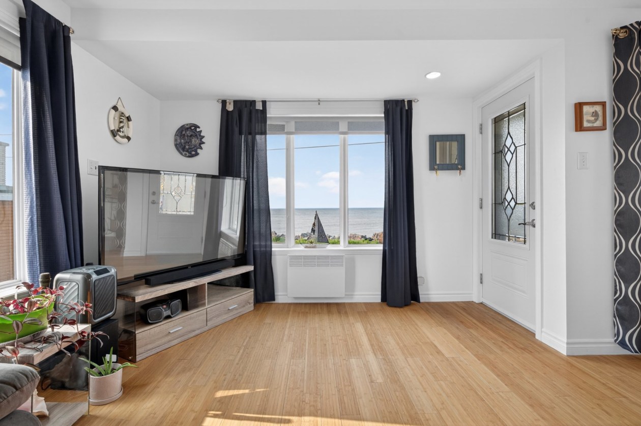 Salon — 1629, Rue du Phare, Rimouski, G5M1Y5, Rimouski