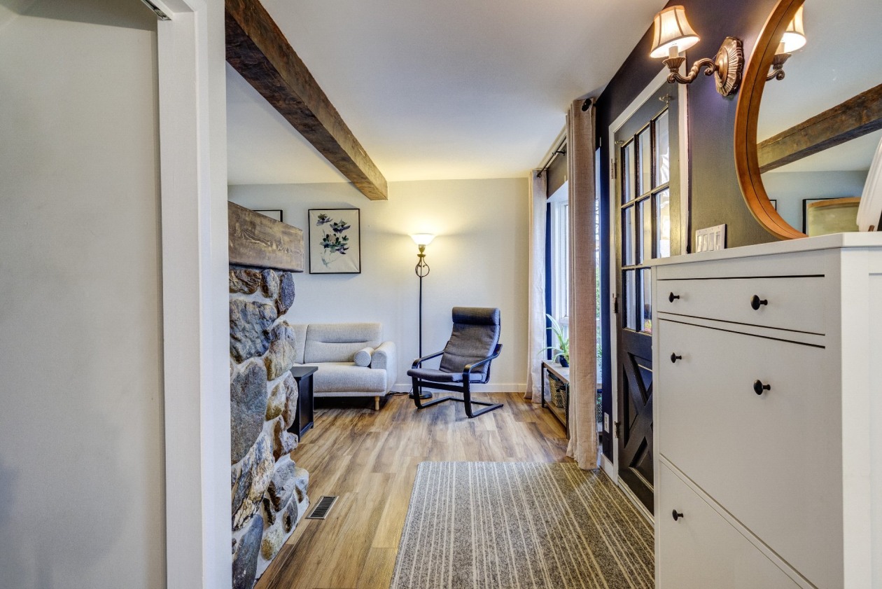 Salon — 596, Rue Hamel, Magog, J1X4P5, Magog