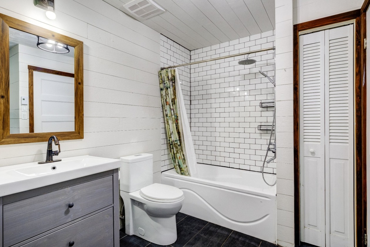 Salle de bains — 596, Rue Hamel, Magog, J1X4P5, Magog