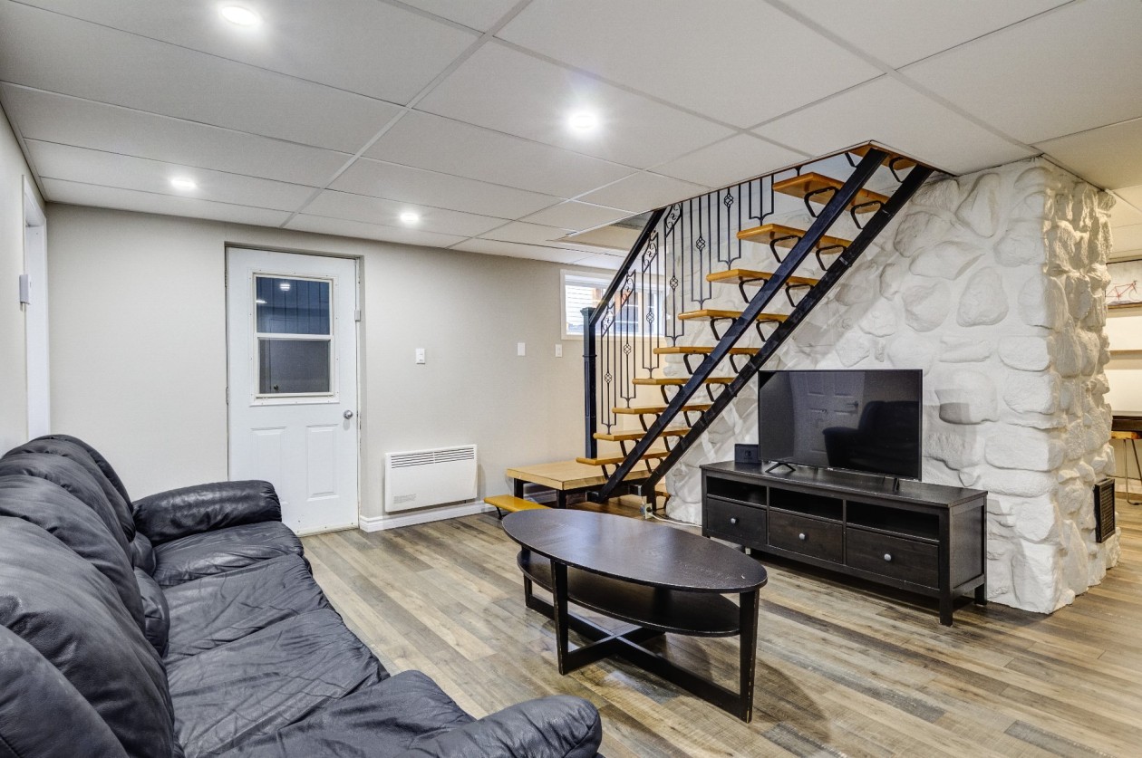 Salle familiale — 596, Rue Hamel, Magog, J1X4P5, Magog