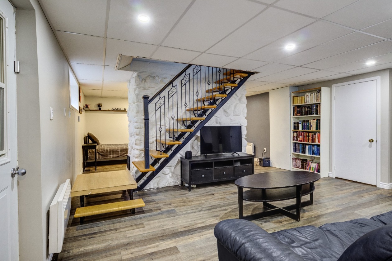 Salle familiale — 596, Rue Hamel, Magog, J1X4P5, Magog