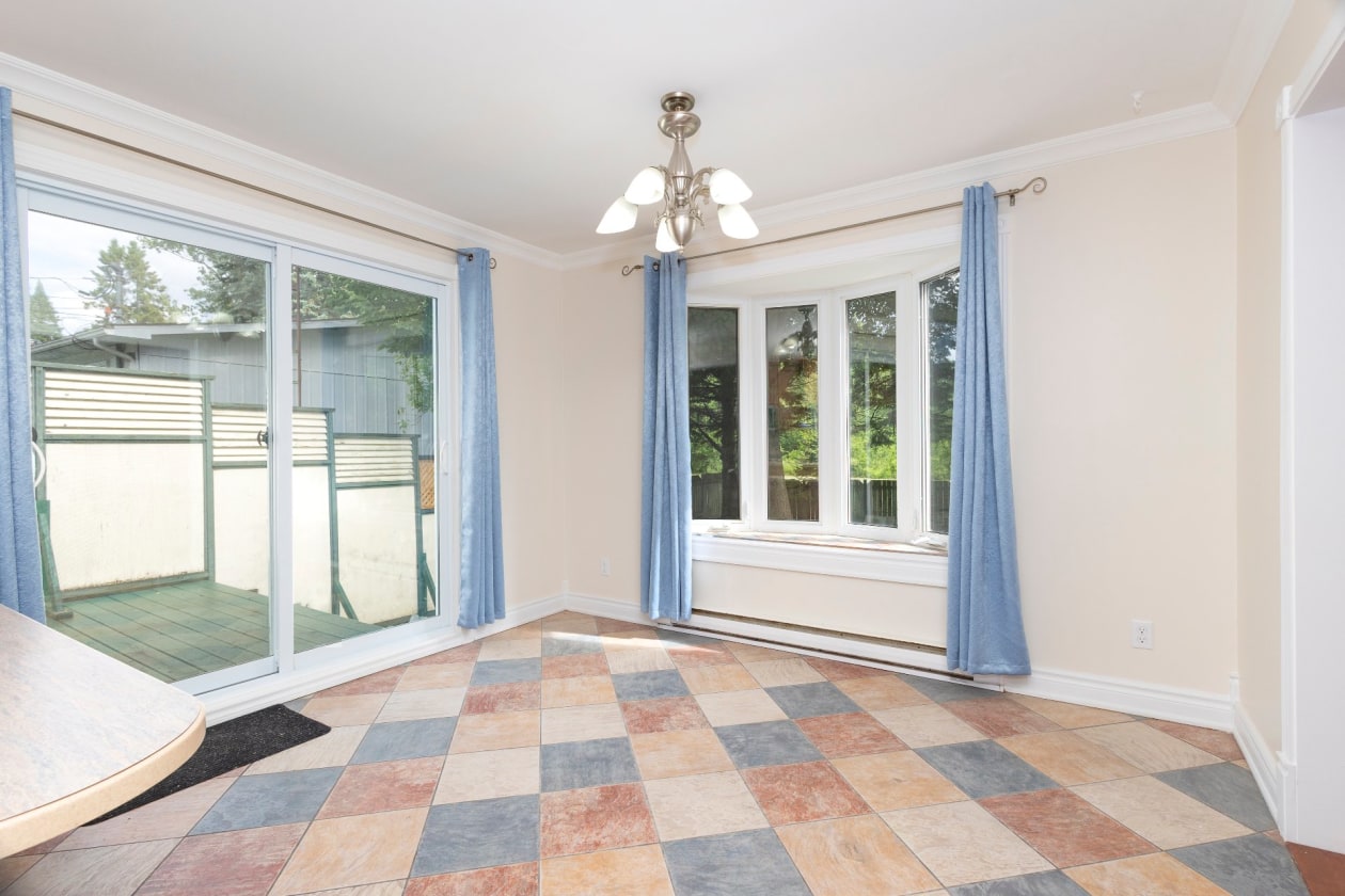 Salle à manger — 336, Av. Brahms, Châteauguay, J6K4H1, Châteauguay