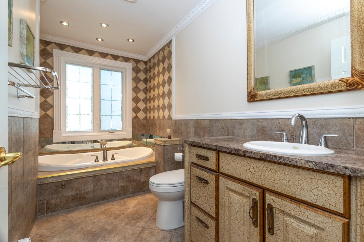Salle de bains — 336, Av. Brahms, Châteauguay, J6K4H1, Châteauguay