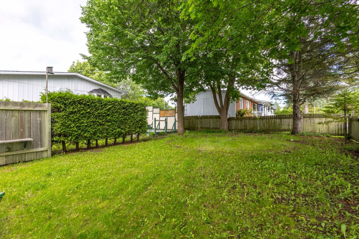 Cour — 336, Av. Brahms, Châteauguay, J6K4H1, Châteauguay