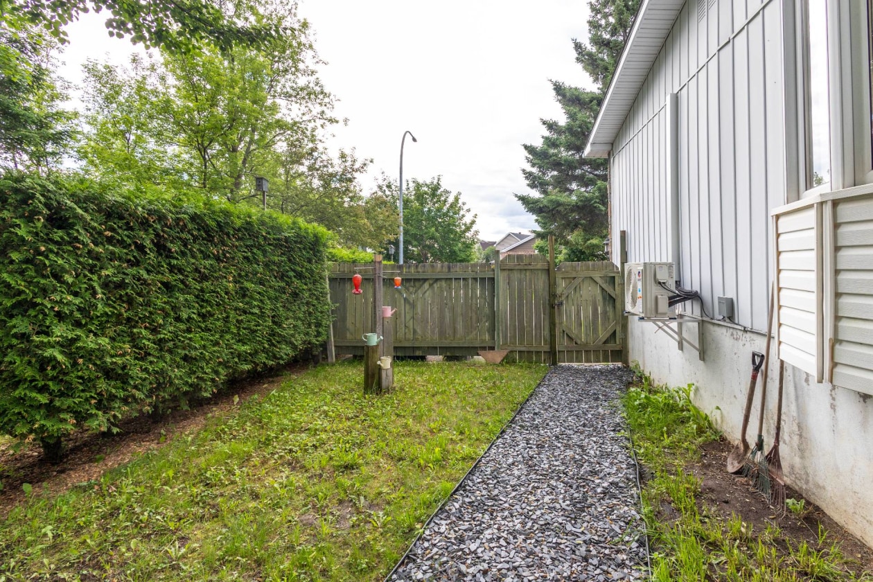 Cour — 336, Av. Brahms, Châteauguay, J6K4H1, Châteauguay