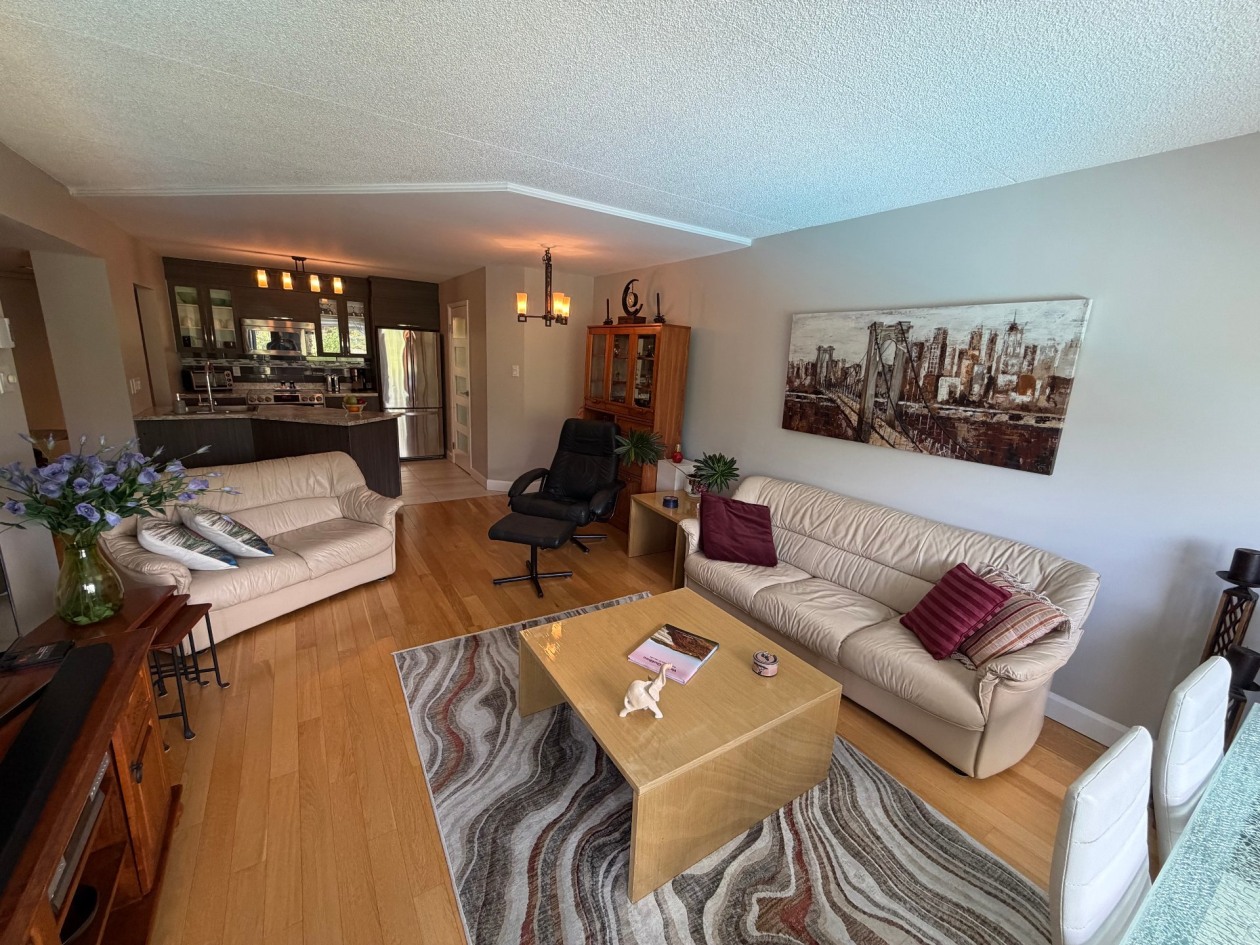 Salon — 1900, Rue des Roitelets, 24, Saguenay (Chicoutimi), G7H7P7, Saguenay (Chicoutimi)