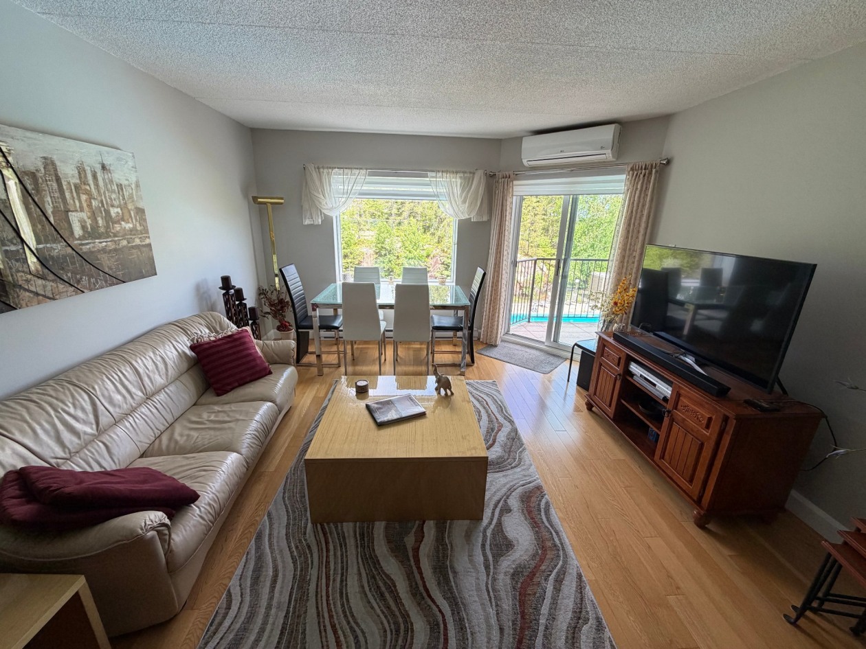 Salon — 1900, Rue des Roitelets, 24, Saguenay (Chicoutimi), G7H7P7, Saguenay (Chicoutimi)