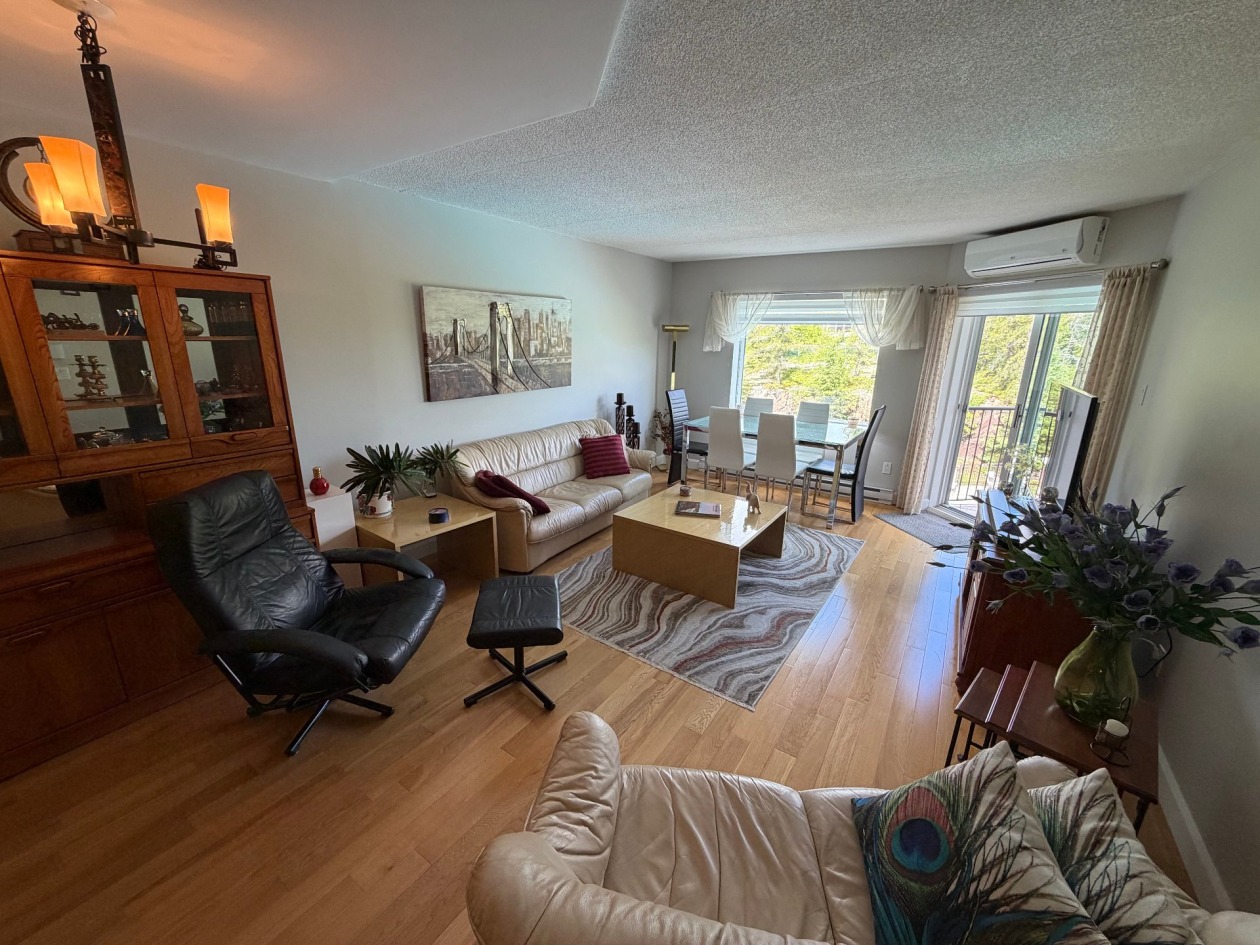 Salon — 1900, Rue des Roitelets, 24, Saguenay (Chicoutimi), G7H7P7, Saguenay (Chicoutimi)