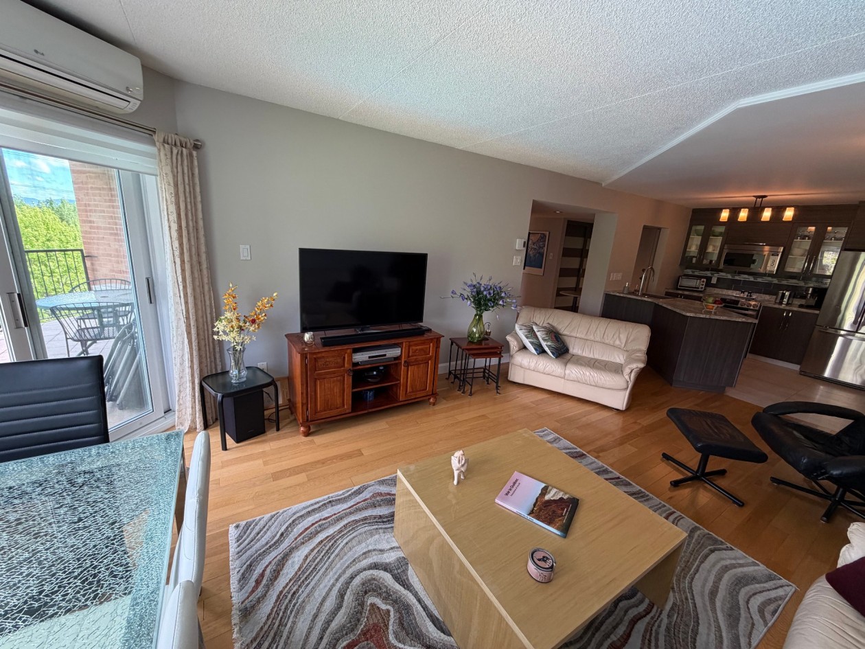 Salon — 1900, Rue des Roitelets, 24, Saguenay (Chicoutimi), G7H7P7, Saguenay (Chicoutimi)