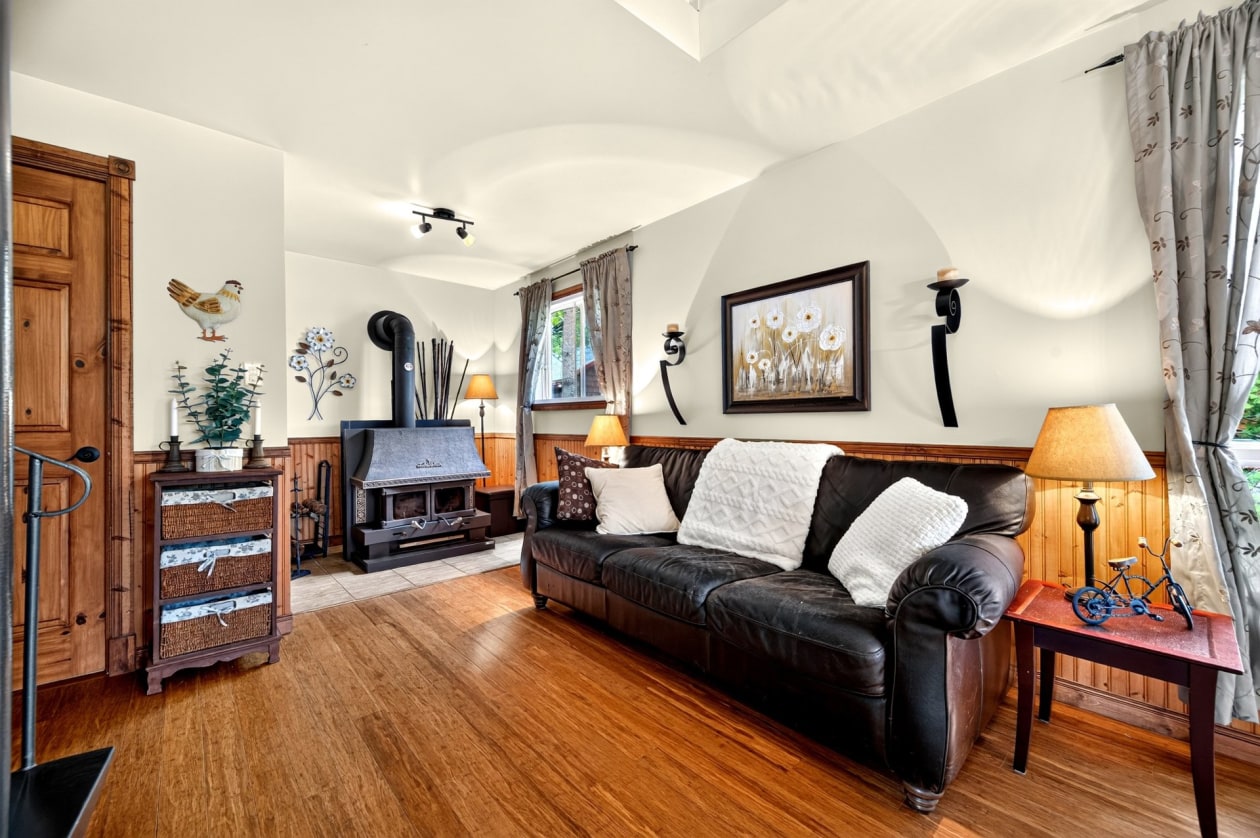 Salon — 104, Rue du Repos, Saint-Gabriel-de-Rimouski, G0K1M0, Saint-Gabriel-de-Rimouski
