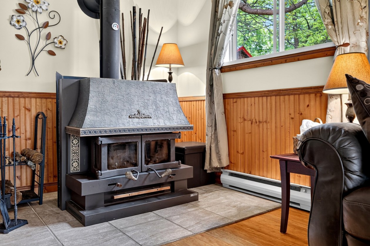 Salon — 104, Rue du Repos, Saint-Gabriel-de-Rimouski, G0K1M0, Saint-Gabriel-de-Rimouski