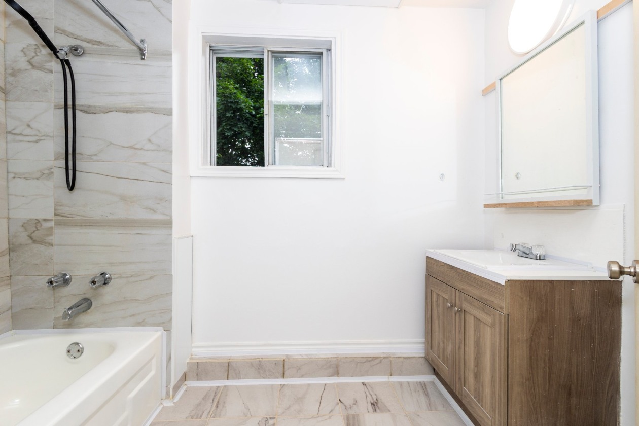 Salle de bains — 72A, Rue Gilmour, Châteauguay, J6J1K7, Châteauguay