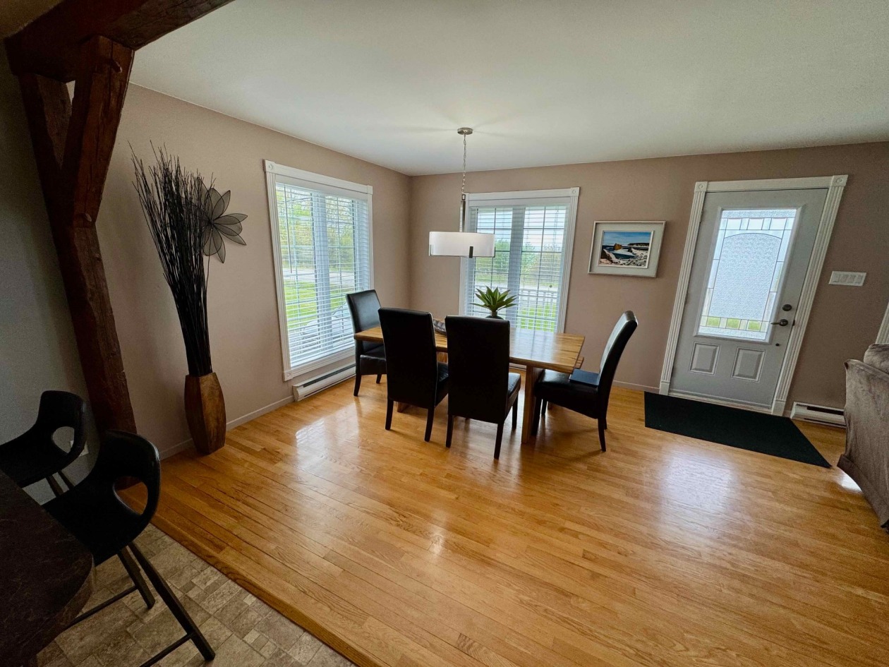 Salle à manger — 2249, Route 132 E., Rimouski, G0L1B0, Rimouski