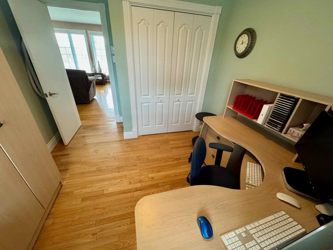 Bureau — 2249, Route 132 E., Rimouski, G0L1B0, Rimouski