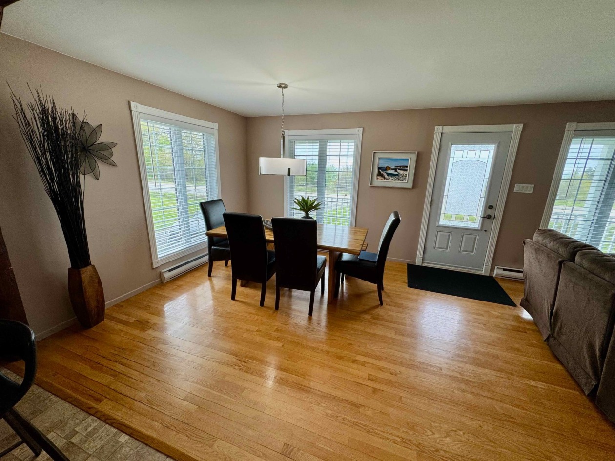Salle à manger — 2249, Route 132 E., Rimouski, G0L1B0, Rimouski