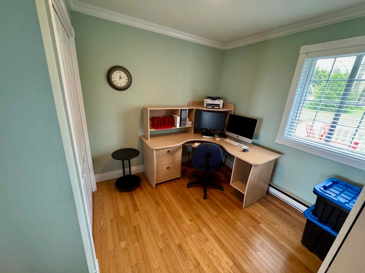 Bureau — 2249, Route 132 E., Rimouski, G0L1B0, Rimouski