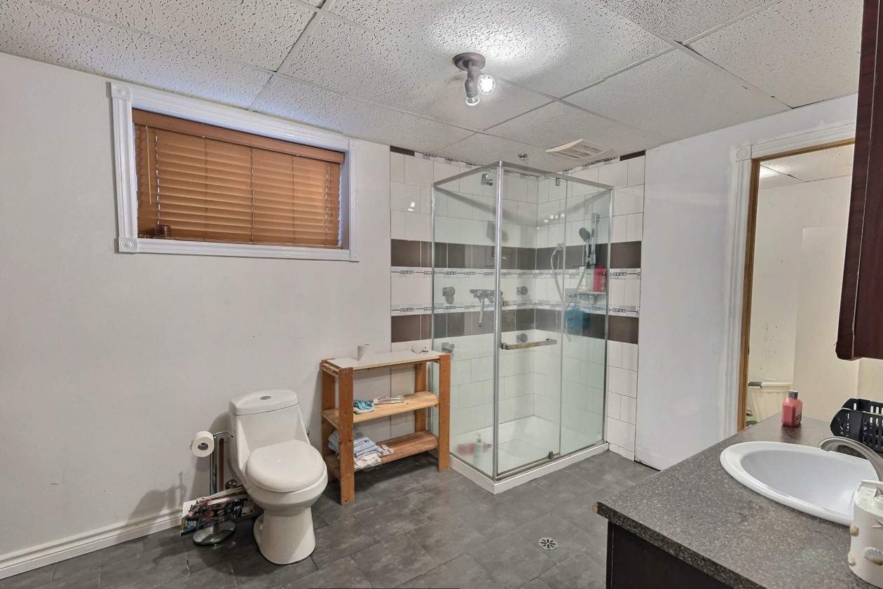 Salle de bains — 6088, Ch. St-André, Saguenay (Jonquière), G7X7V4, Saguenay (Jonquière)