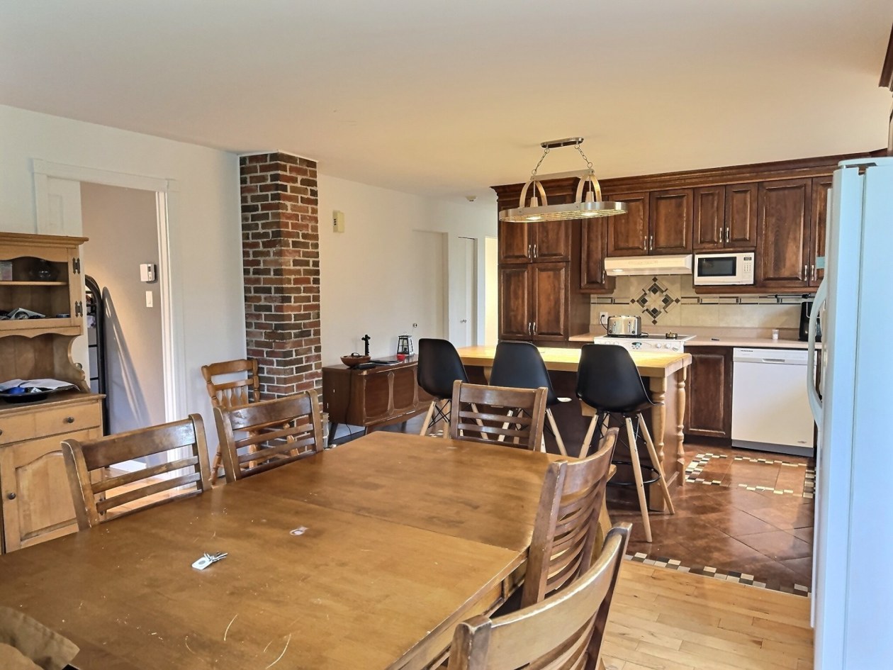Salle à manger — 6088, Ch. St-André, Saguenay (Jonquière), G7X7V4, Saguenay (Jonquière)