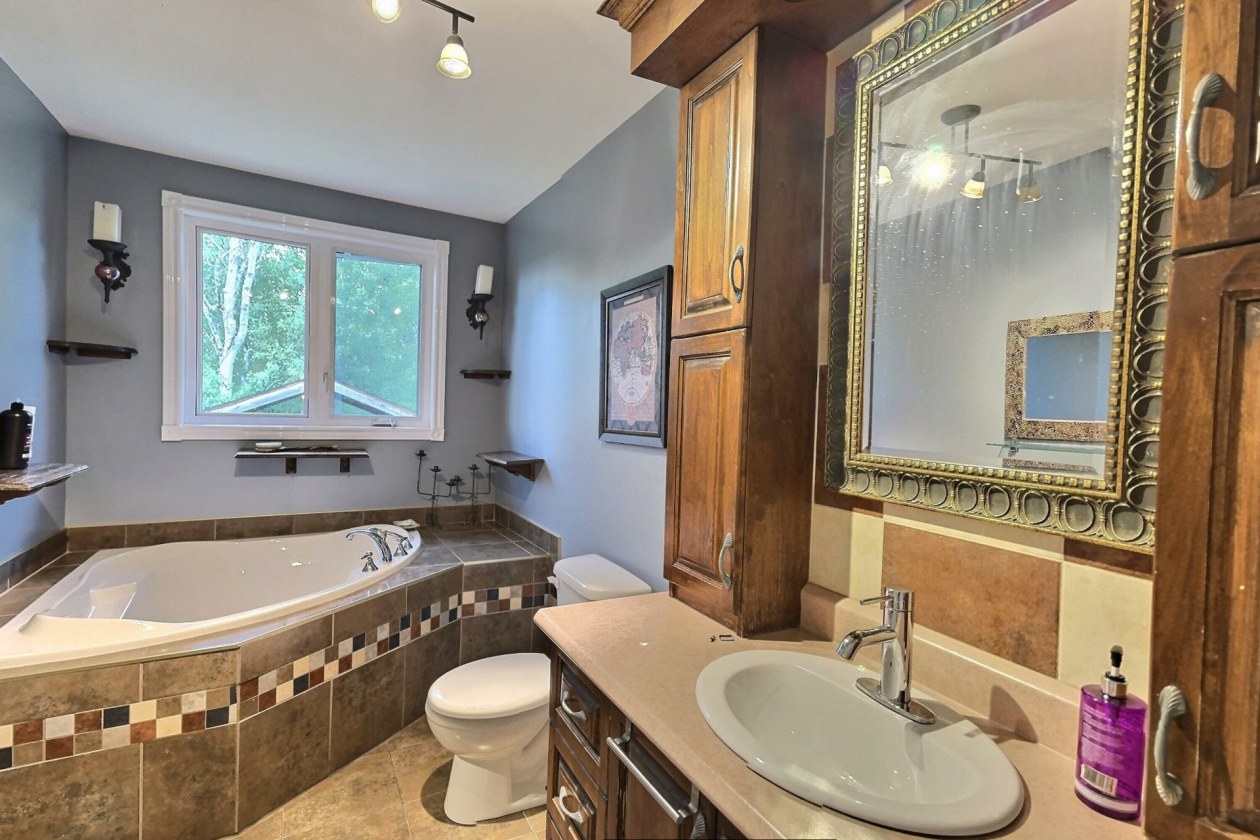 Salle de bains — 6088, Ch. St-André, Saguenay (Jonquière), G7X7V4, Saguenay (Jonquière)