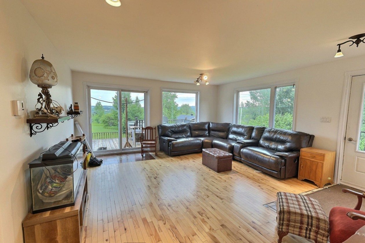 Salon — 6088, Ch. St-André, Saguenay (Jonquière), G7X7V4, Saguenay (Jonquière)