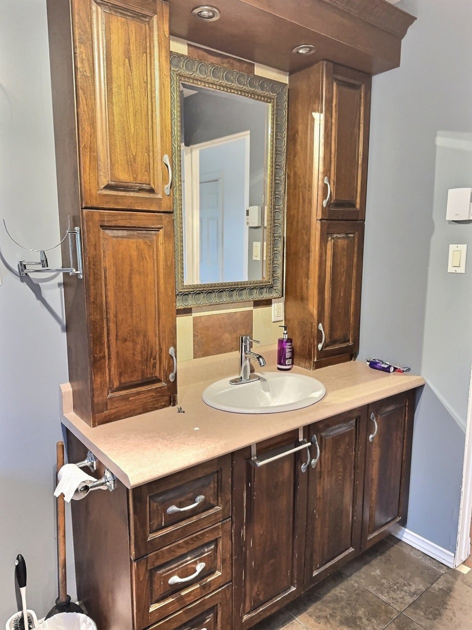 Salle de bains — 6088, Ch. St-André, Saguenay (Jonquière), G7X7V4, Saguenay (Jonquière)