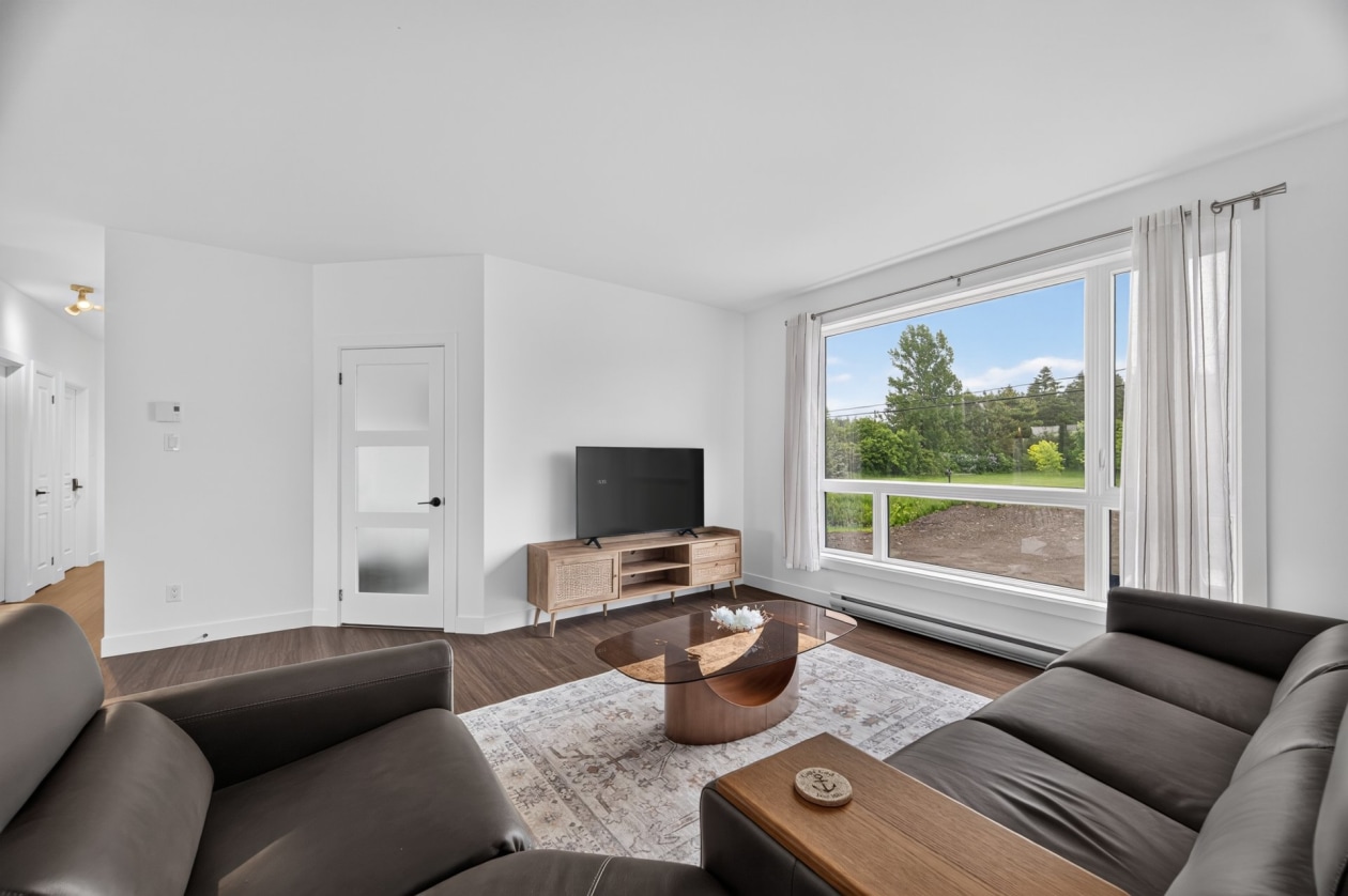 Salon — 224, 4e Rang O., Saint-Anaclet-de-Lessard, G0K1H0, Saint-Anaclet-de-Lessard