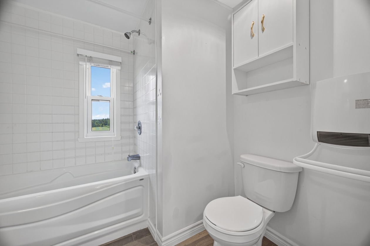 Salle de bains — 220, 4e Rang O., Saint-Anaclet-de-Lessard, G0K1H0, Saint-Anaclet-de-Lessard