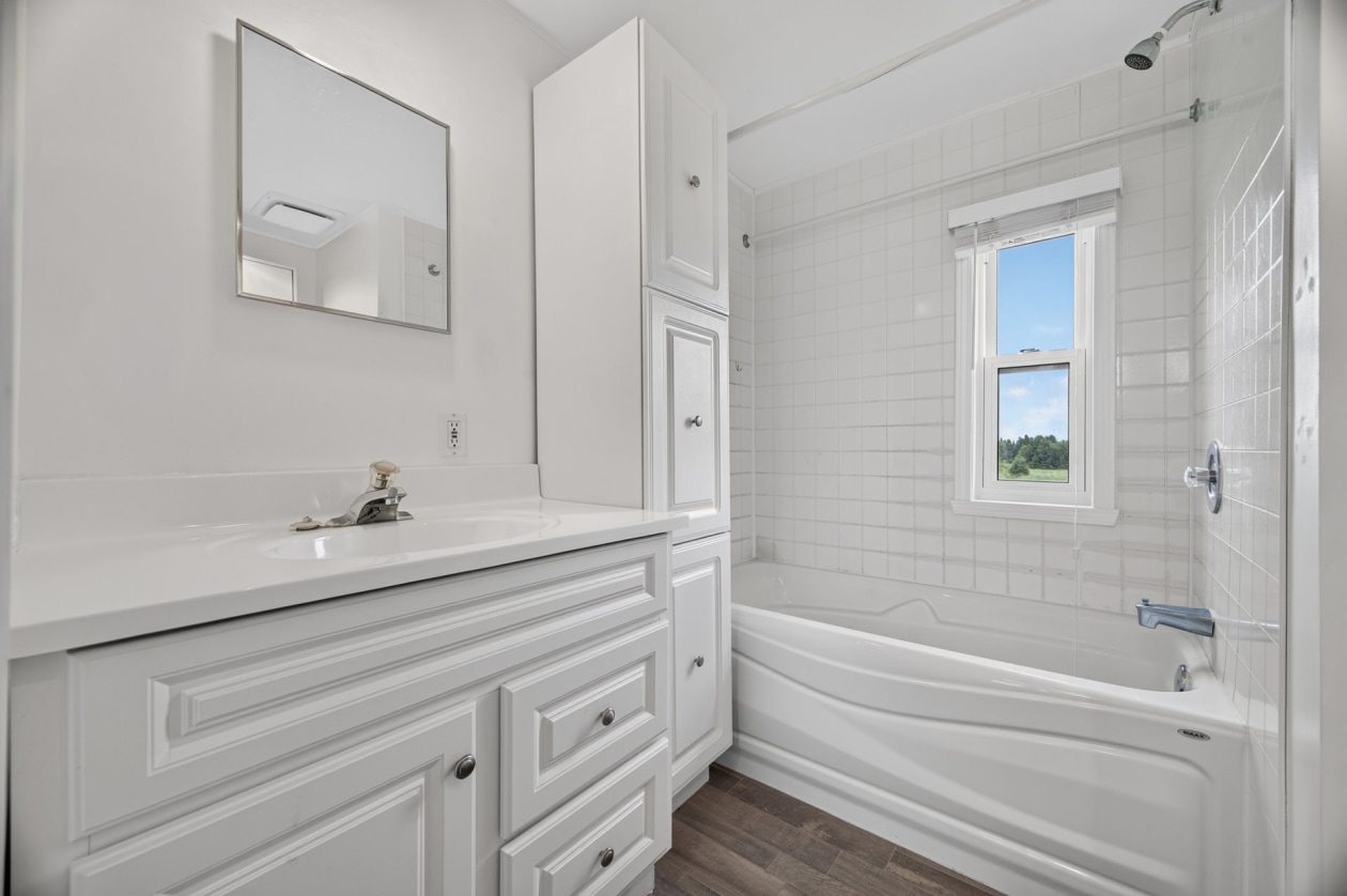Salle de bains — 220, 4e Rang O., Saint-Anaclet-de-Lessard, G0K1H0, Saint-Anaclet-de-Lessard
