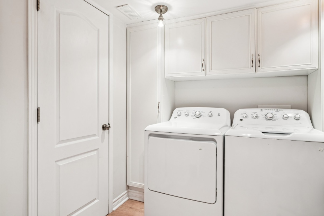 Salle de lavage — 13, Place des Hirondelles, Laval (Duvernay), H7A2X4, Laval (Duvernay)