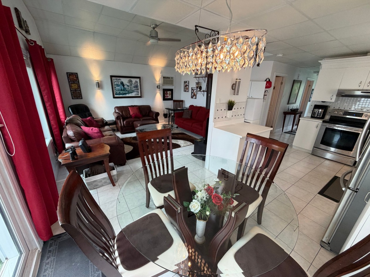 Salle à manger — 220, Ch. du Four-à-Chaux, Alma, G7B5V3, Alma