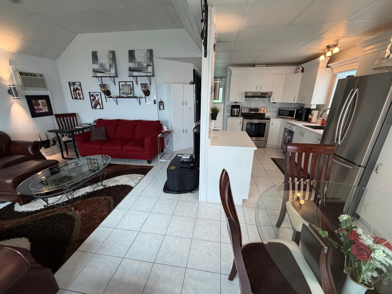 Salle à manger — 220, Ch. du Four-à-Chaux, Alma, G7B5V3, Alma