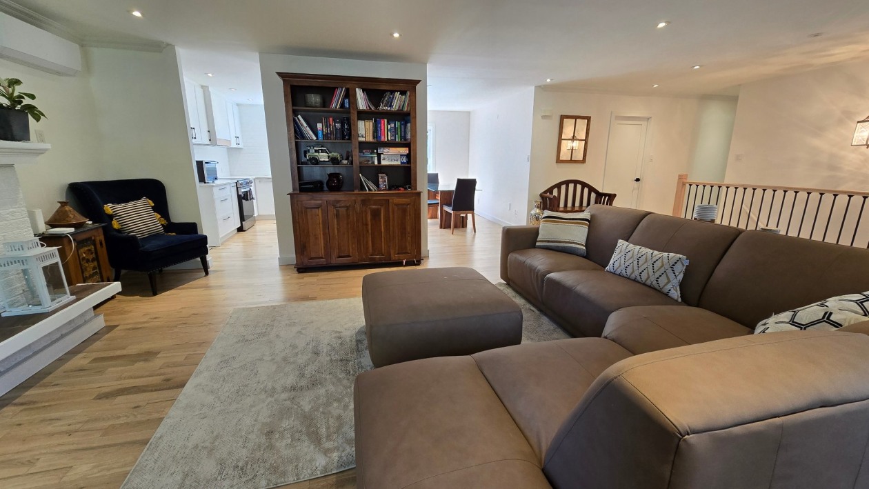 Salon — 118, Rue Bedford, Baie-d'Urfé, H9X3A1, Baie-d'Urfé