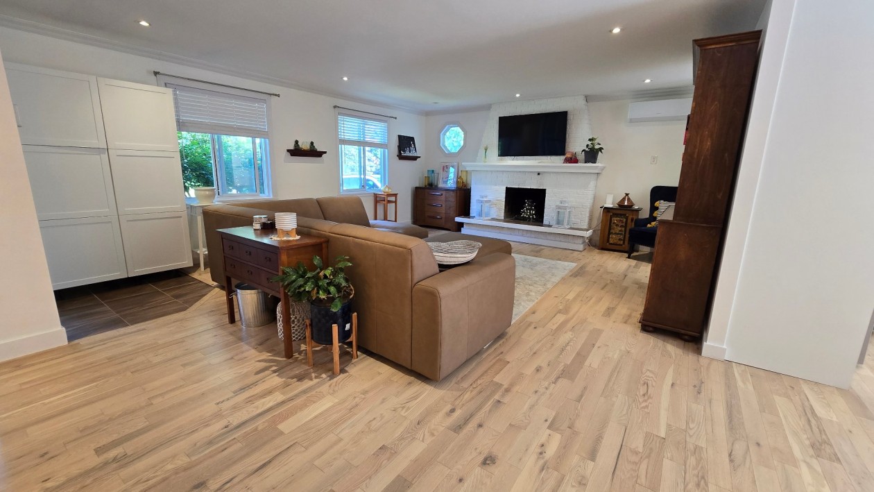 Salon — 118, Rue Bedford, Baie-d'Urfé, H9X3A1, Baie-d'Urfé