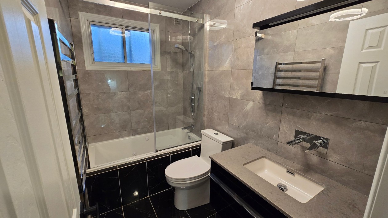 Salle de bains — 3050, Rue Noorduyn, Montréal (Saint-Laurent), H4R1A2, Montréal (Saint-Laurent)