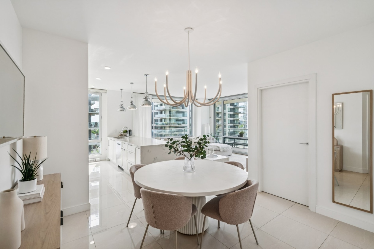 Salle à manger — 3641, Av. Jean-Béraud, 1001, Laval (Chomedey), H7T0K9, Laval (Chomedey)