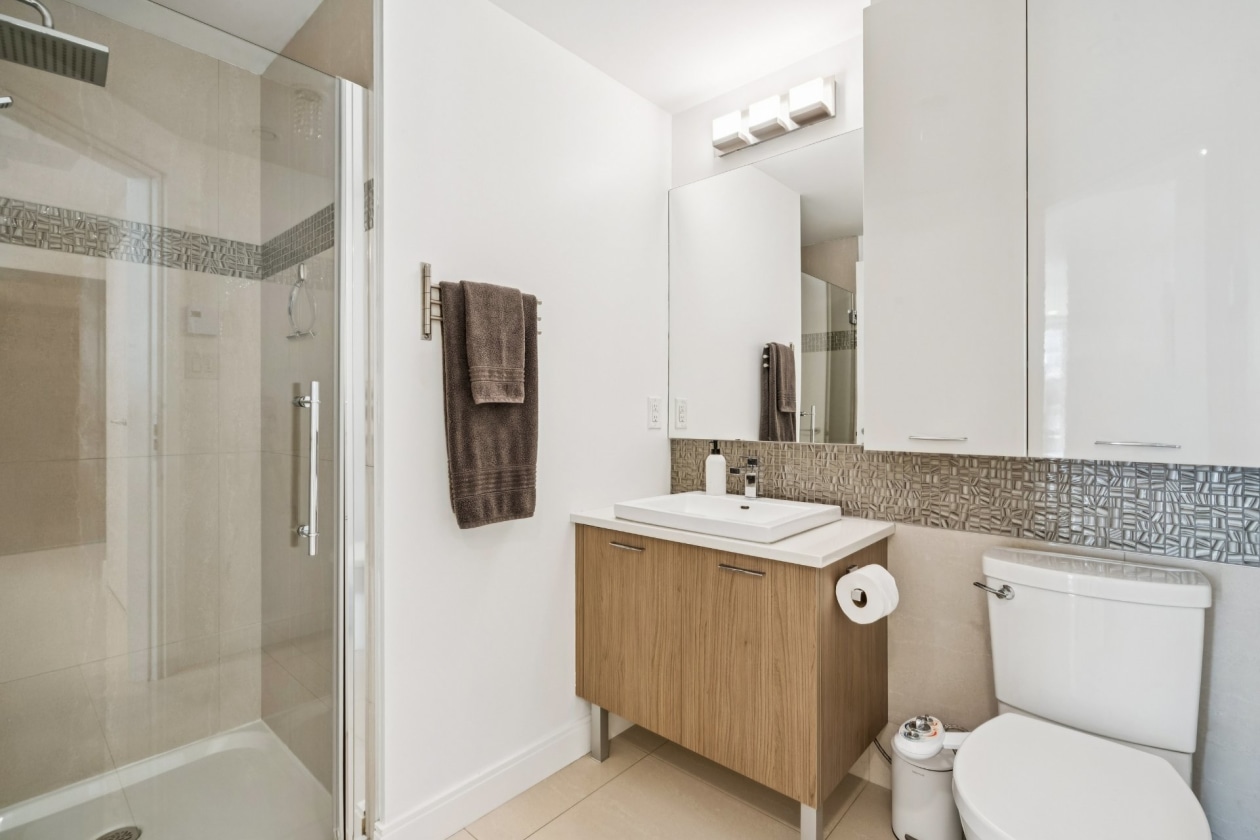 Salle de bains — 3641, Av. Jean-Béraud, 1001, Laval (Chomedey), H7T0K9, Laval (Chomedey)