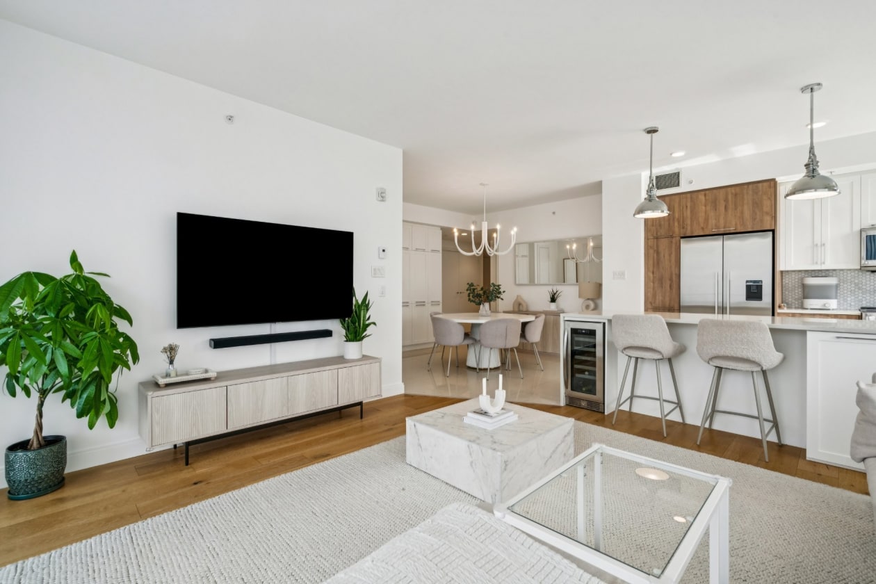 Salon — 3641, Av. Jean-Béraud, 1001, Laval (Chomedey), H7T0K9, Laval (Chomedey)