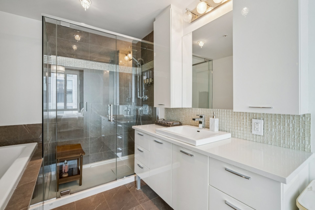 Salle de bains — 3641, Av. Jean-Béraud, 1001, Laval (Chomedey), H7T0K9, Laval (Chomedey)