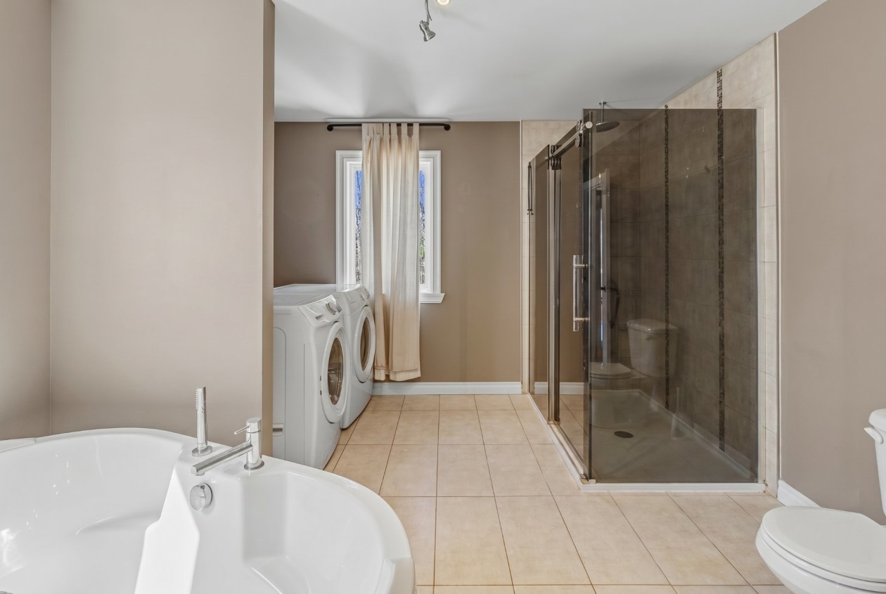 Salle de bains — 106, Rue de l'Adamas, Saint-Colomban, J5K2C7, Saint-Colomban