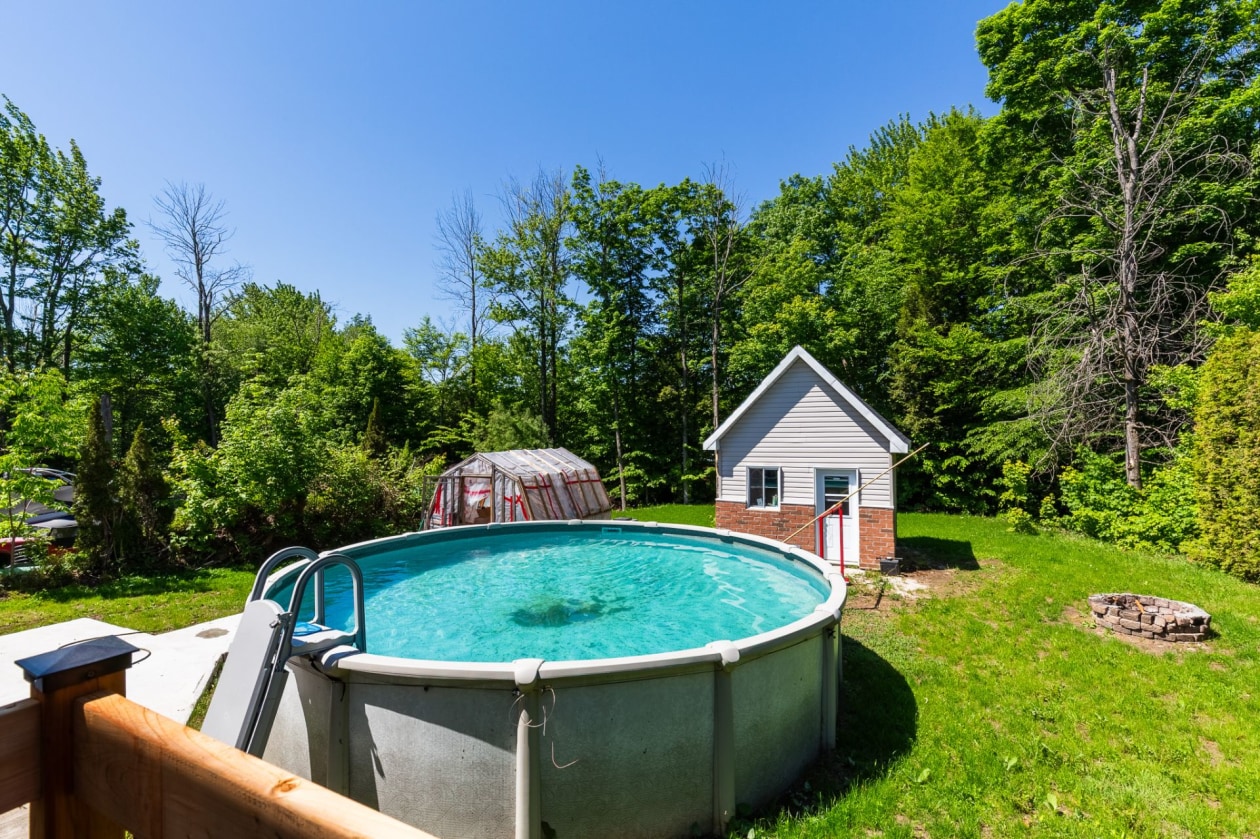 Piscine — 106, Rue de l'Adamas, Saint-Colomban, J5K2C7, Saint-Colomban