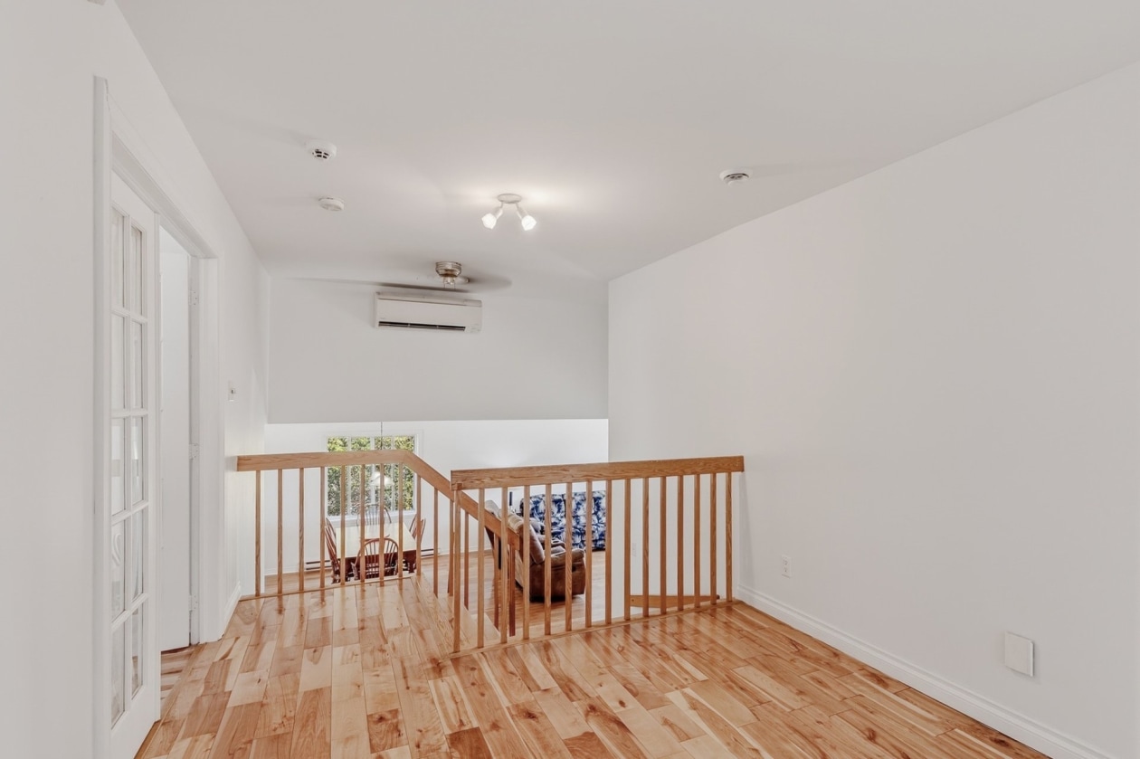 Boudoir — 106, Rue de l'Adamas, Saint-Colomban, J5K2C7, Saint-Colomban