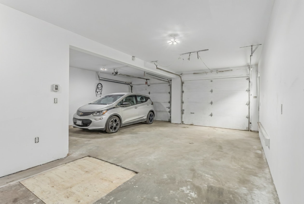 Garage — 106, Rue de l'Adamas, Saint-Colomban, J5K2C7, Saint-Colomban