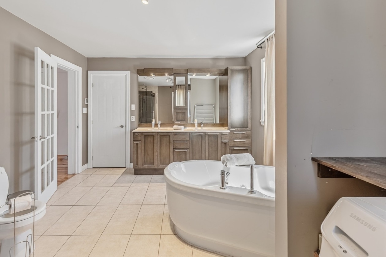 Salle de bains — 106, Rue de l'Adamas, Saint-Colomban, J5K2C7, Saint-Colomban