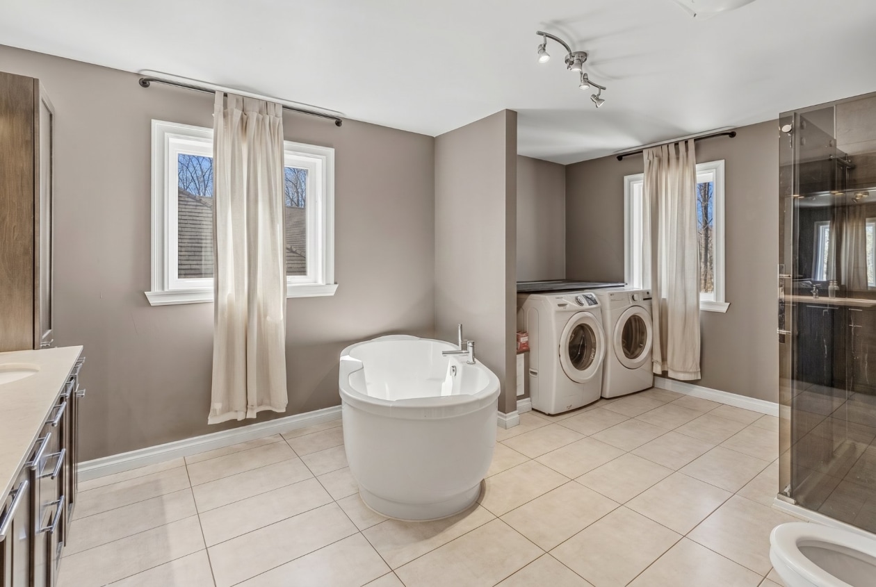 Salle de bains — 106, Rue de l'Adamas, Saint-Colomban, J5K2C7, Saint-Colomban